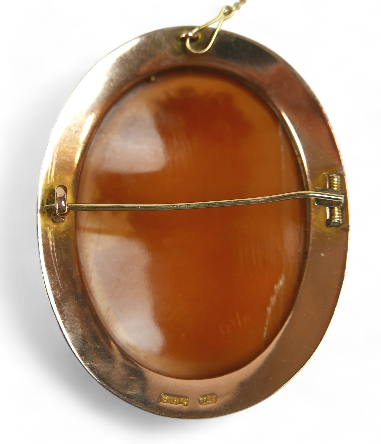 A 9ct yellow gold cameo brooch, gross weight 13.2 grams, 42 by 13 by 53mm. Cracks to cameo. - Image 4 of 5