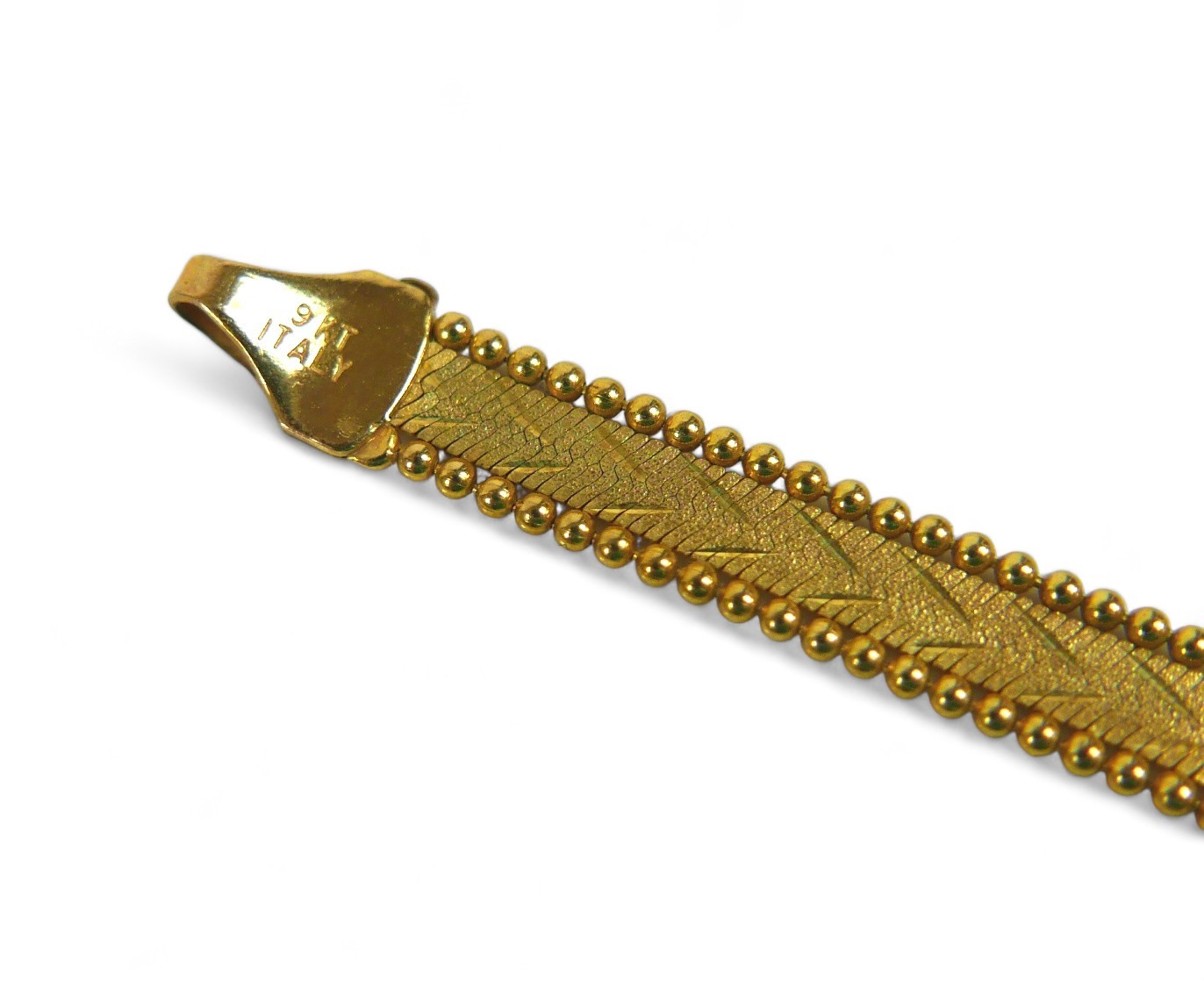 A 9ct gold flat mesh bracelet, with beaded edges and lobster claw clasp, 17cm long, 4.7g, together - Image 7 of 7