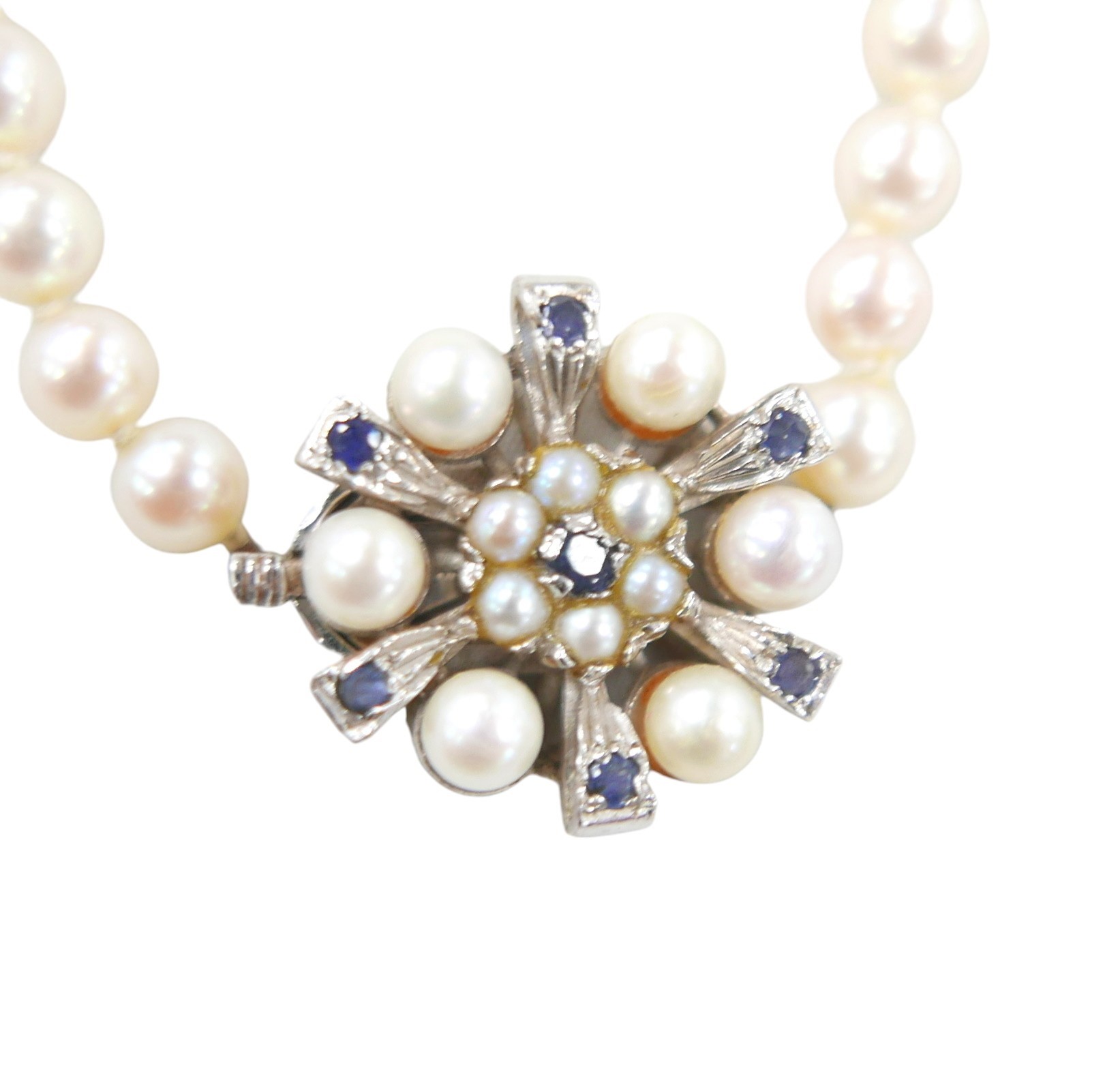 A pearl necklace with 9ct white gold and blue sapphire clasp, largest pearl, 8mm, smallest 5mm, 25g,