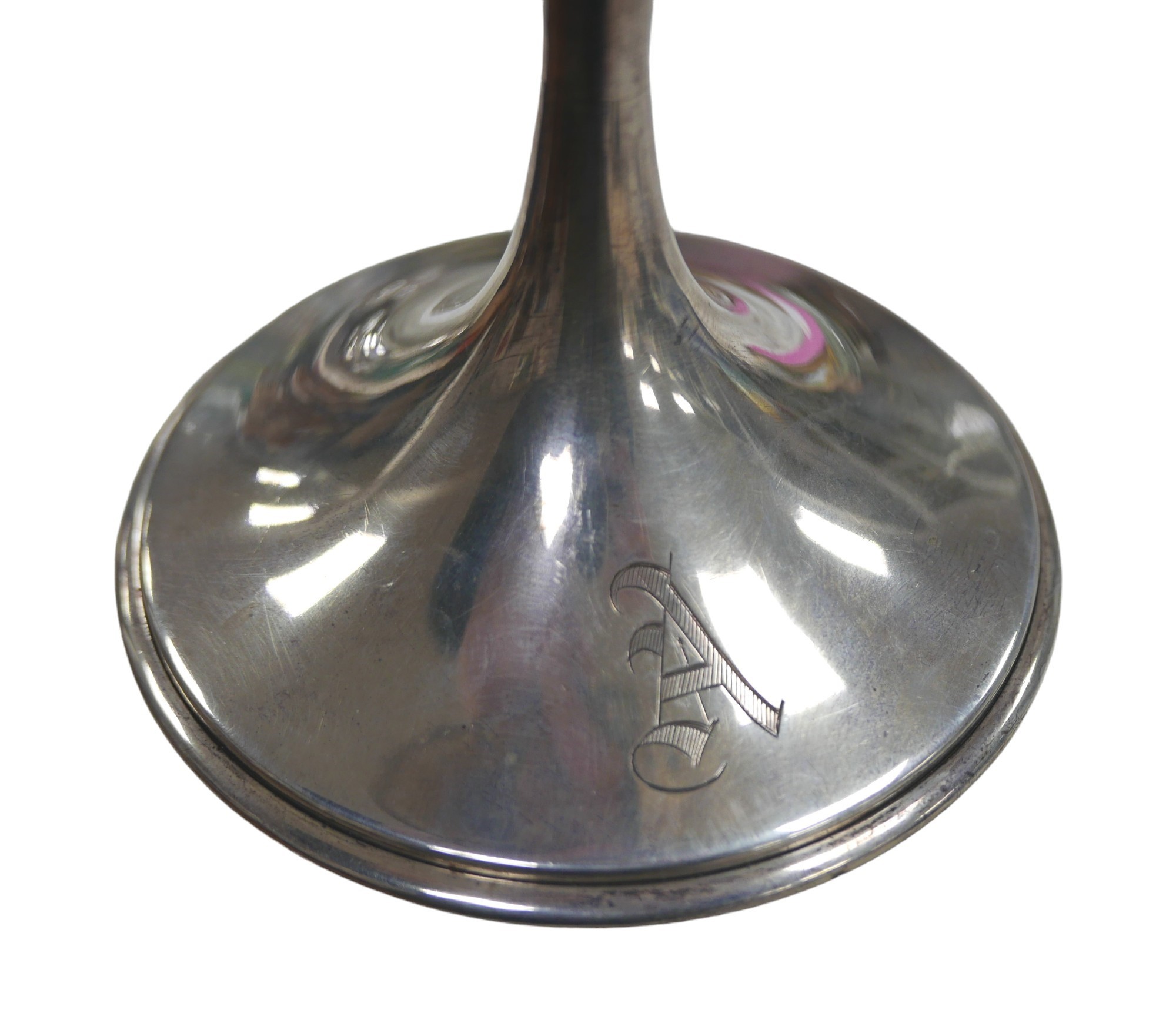 An American silver tazza, with pierced decoration to its top rim, raised upon a circular base - Bild 3 aus 4