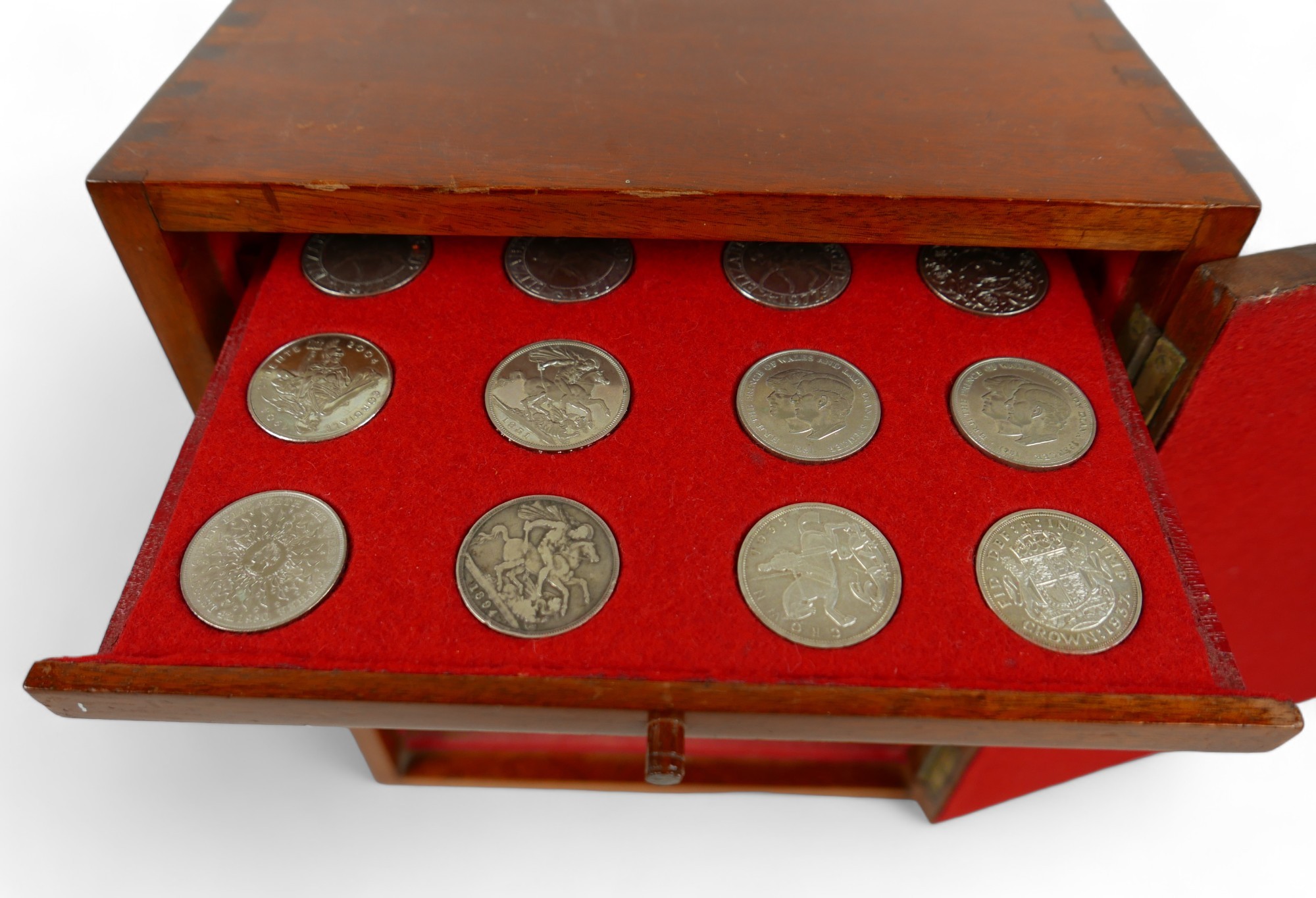 A collection of mainly English coins and other items contained in a nine drawer mahogany - Image 10 of 10