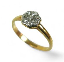 An 18ct gold and diamond flower head ring, size M/N, 2.3g.