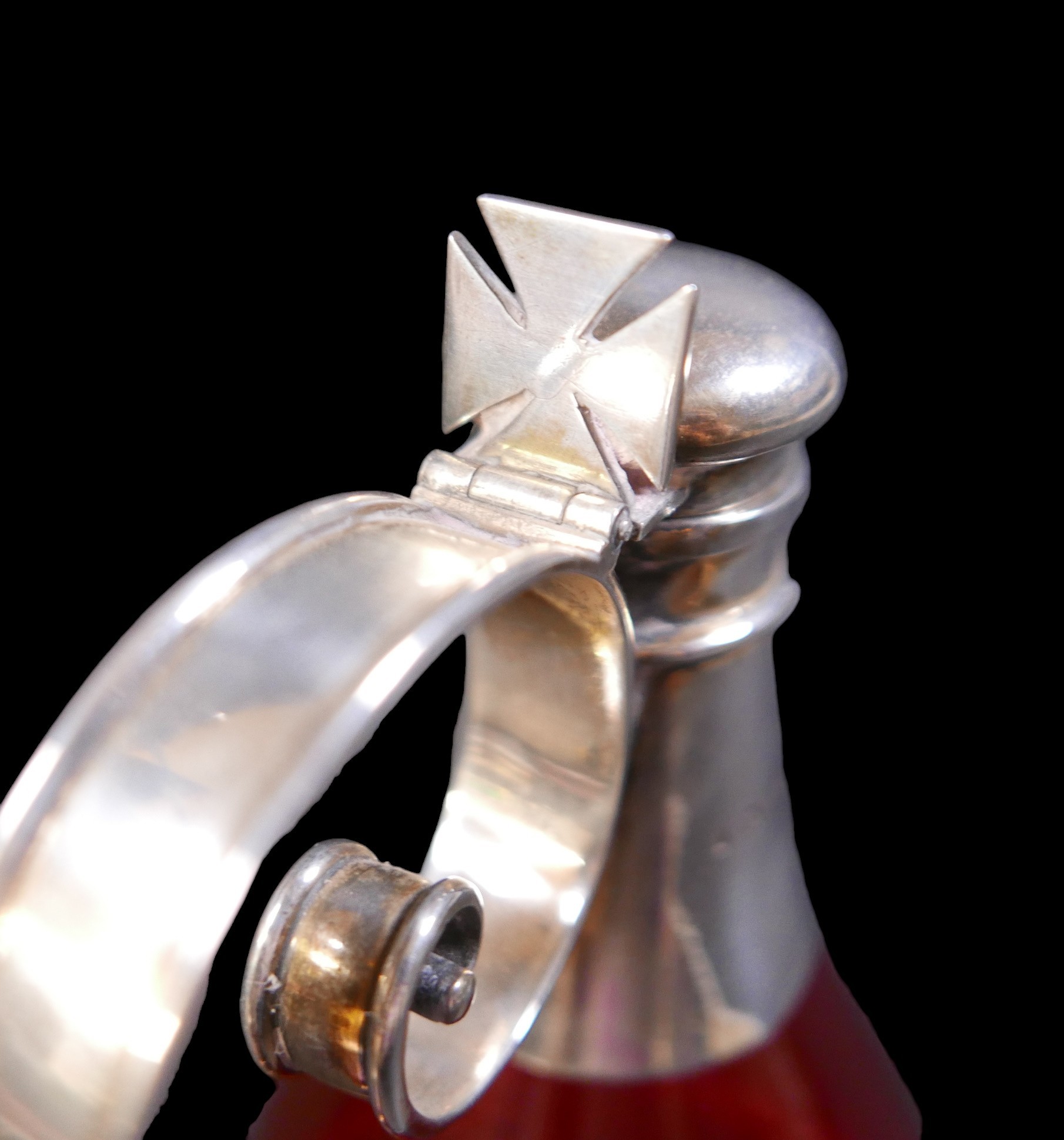 A Victorian silver-mounted cranberry glass jug for claret / ecclesiastical use with Maltese cross - Image 4 of 7