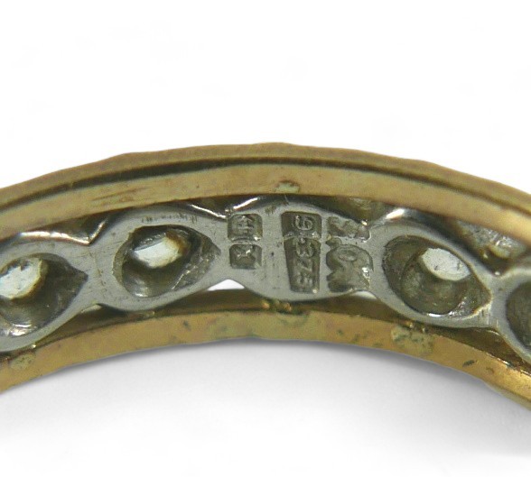 A 9ct gold bi-colour ring set with heart shaped central band and clear stones, marked 375, Size R, - Image 4 of 7