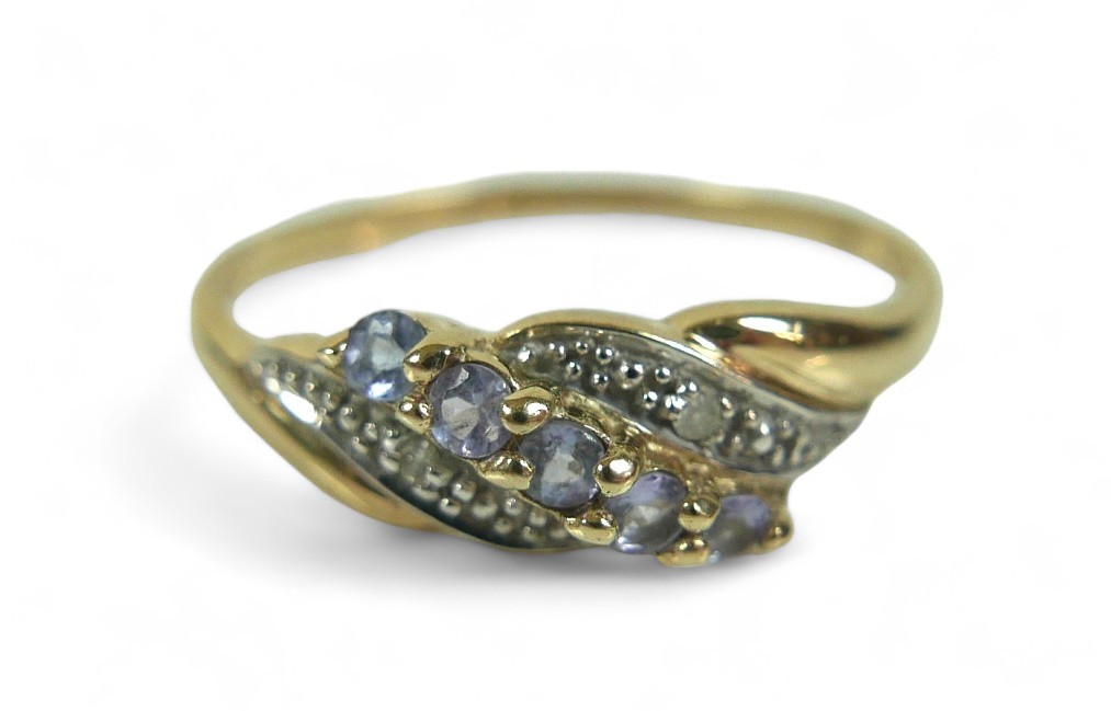 A group of of three 9ct gold dress rings, comprising a pear shaped blue stone ring, 18.57mm at - Image 9 of 12