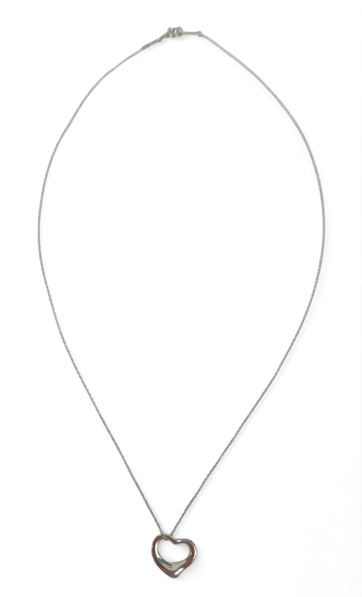 A Tiffany & Co 950 platinium Peretti heart pendant and chain, total 5.4 grams, 45cm chain. - Image 2 of 6