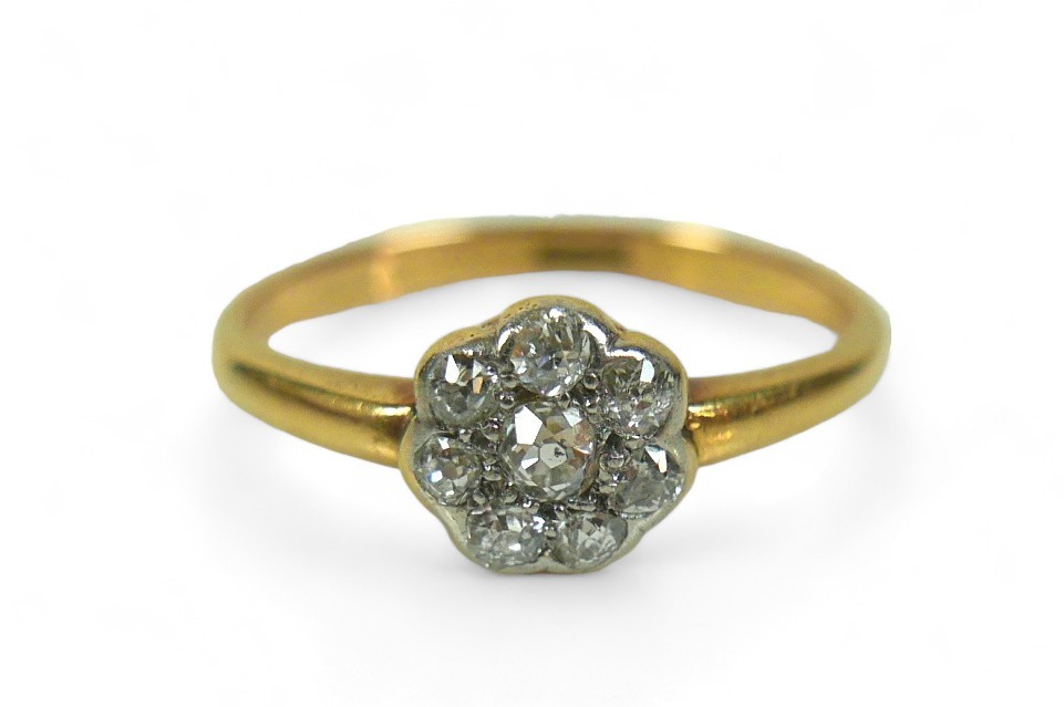 An 18ct gold and diamond flower head ring, size M/N, 2.3g. - Image 2 of 6