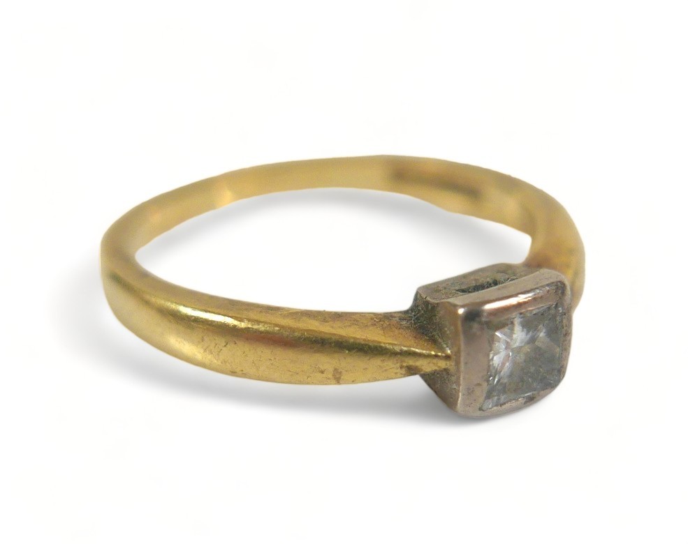 A diamond solitaire ring, the princess cut stone on gold band, size J. - Image 2 of 5