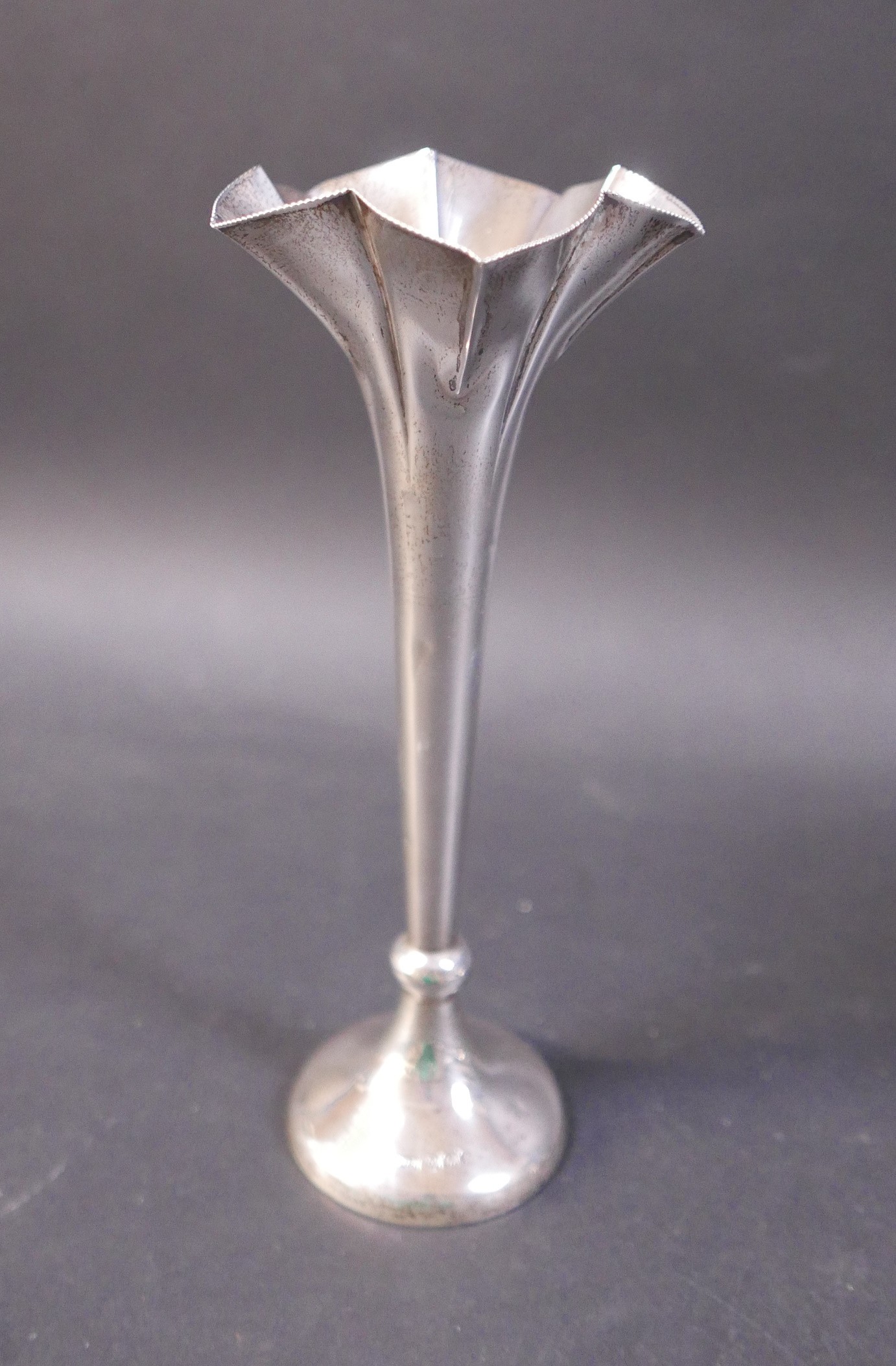 A group of silver and silver plate, including a silver two handled cup, 10cm high, a silver oval - Image 7 of 8