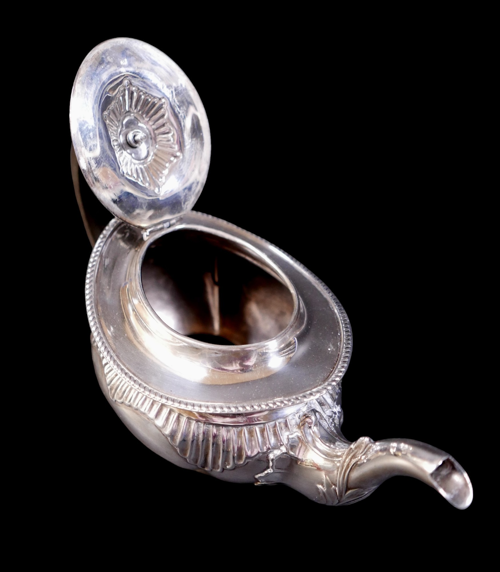 An Edwardian silver tea pot, with ebony finial and handle, Jenkins & Timm, Sheffield, 1901, 17. - Image 4 of 5