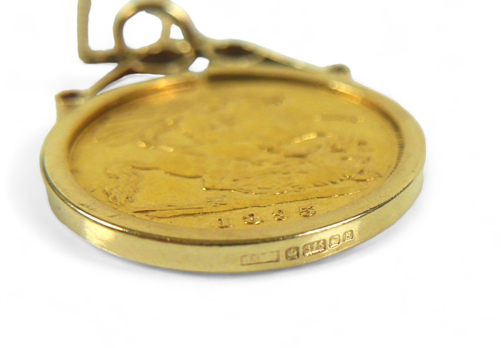 A Victorian 1895 half sovereign in 9ct gold pendant setting and 9ct gold box chain, overall gross - Image 3 of 6