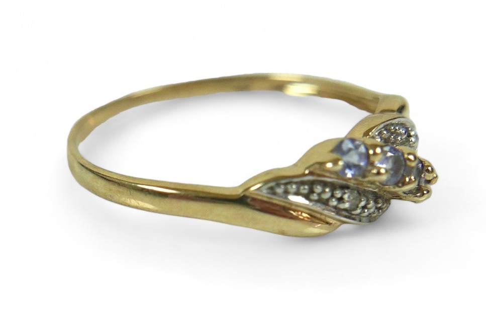 A group of of three 9ct gold dress rings, comprising a pear shaped blue stone ring, 18.57mm at - Image 10 of 12