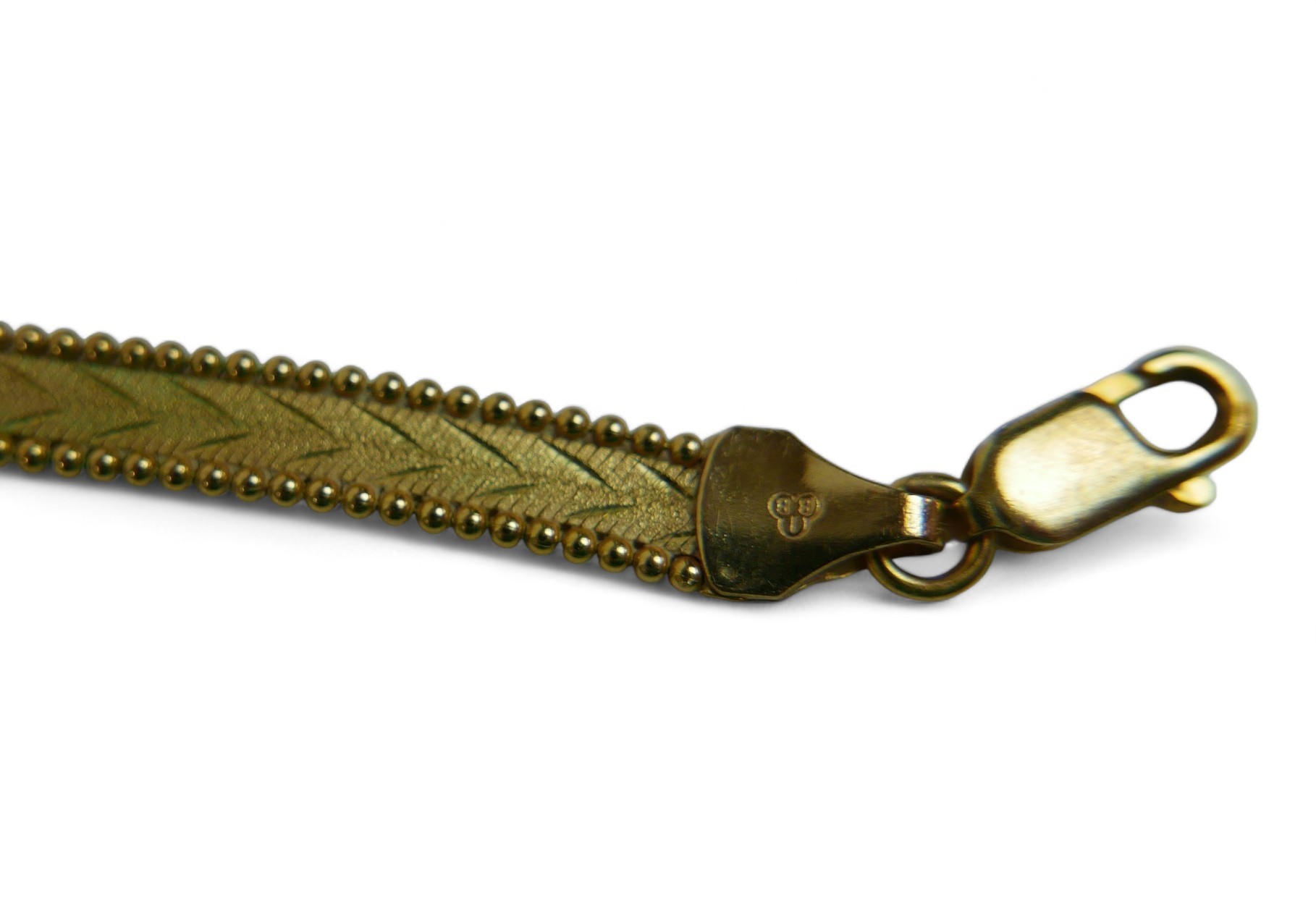 A 9ct gold flat mesh bracelet, with beaded edges and lobster claw clasp, 17cm long, 4.7g, together - Image 6 of 7