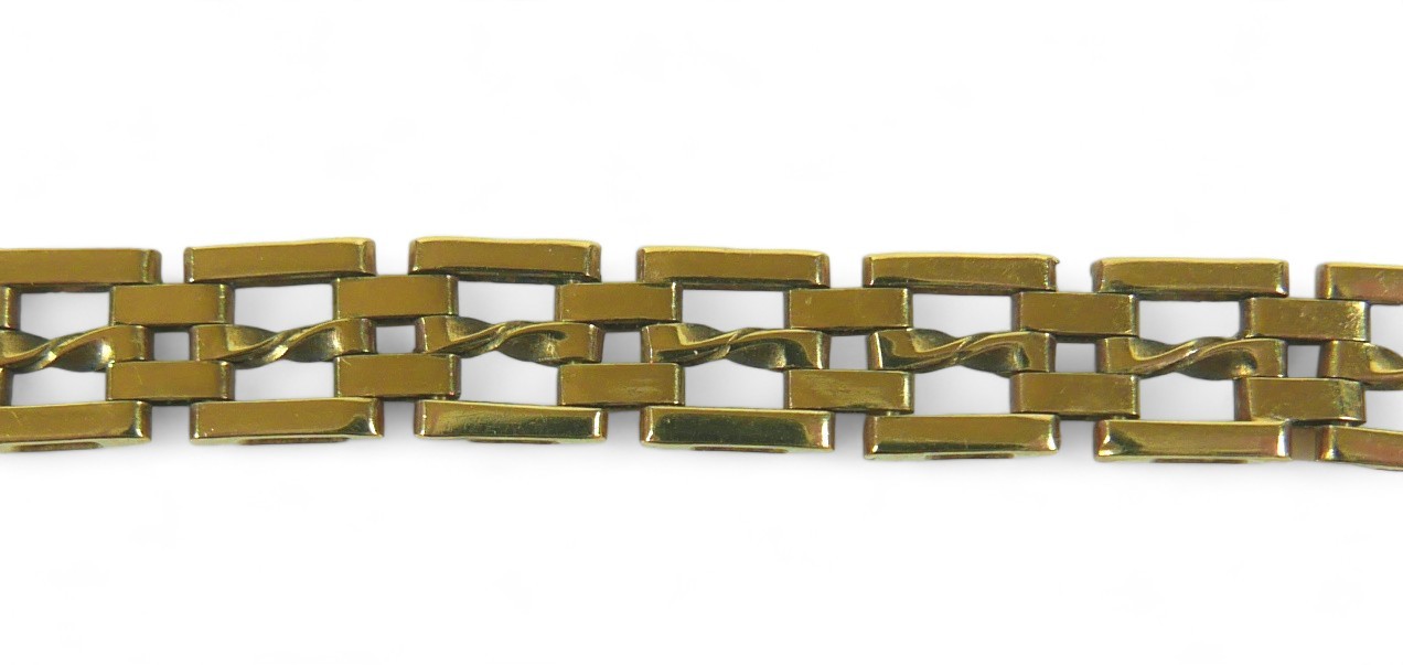 A three-bar gate 9ct gold bracelet, the central link with twist detail, 17cm long, 9.1g. - Image 3 of 4