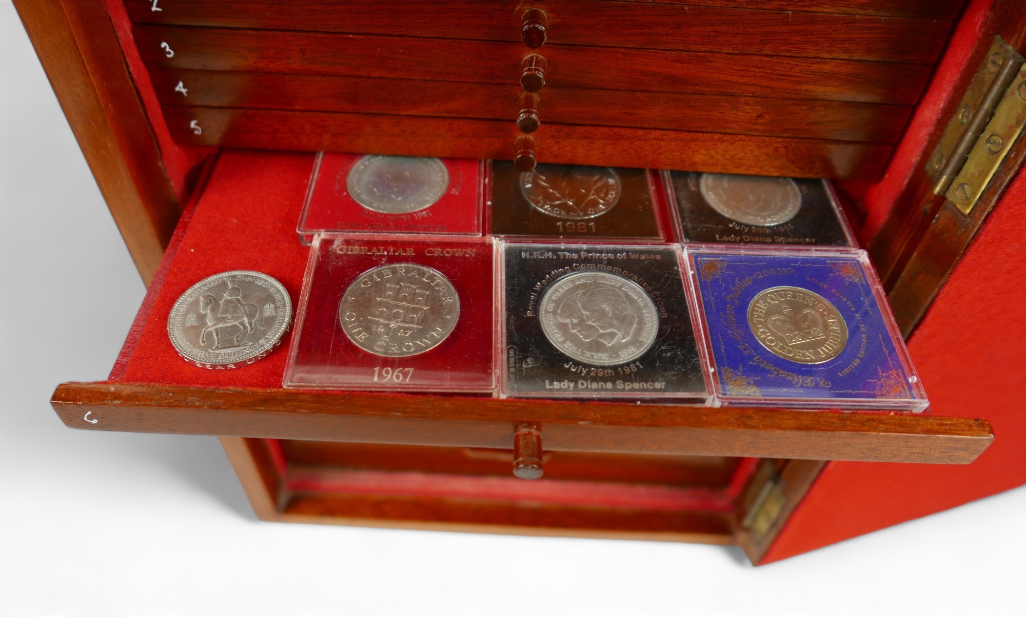A collection of mainly English coins and other items contained in a nine drawer mahogany - Image 5 of 10
