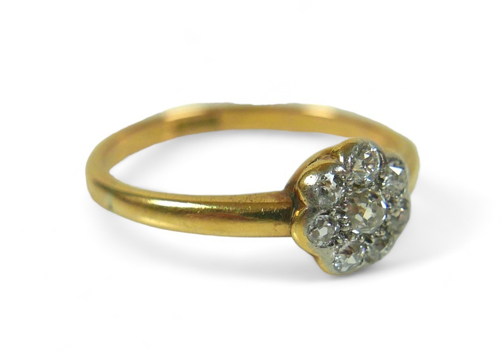 An 18ct gold and diamond flower head ring, size M/N, 2.3g. - Image 3 of 6