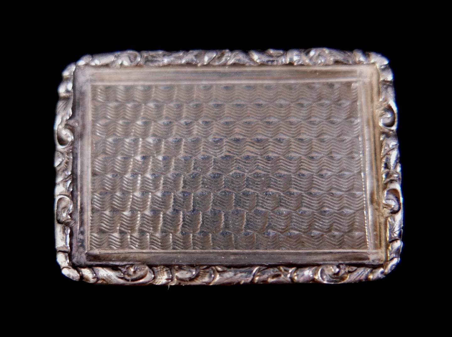 A Victorian silver vinaigrette, engraved with initials 'AA', Francis Clark, Birmingham 1840, 0.4toz, - Image 7 of 7