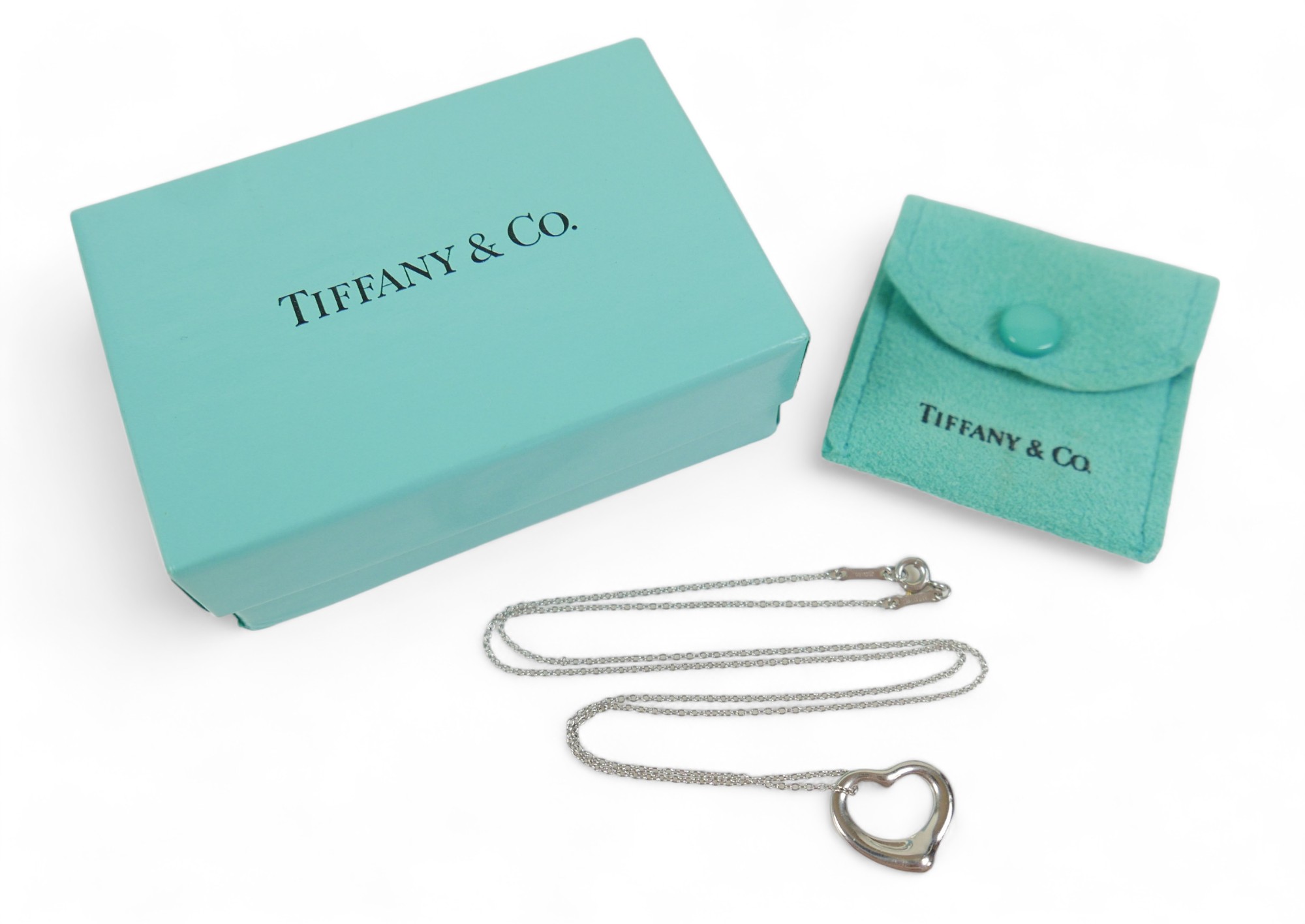 A Tiffany & Co 950 platinium Peretti heart pendant and chain, total 5.4 grams, 45cm chain. - Image 6 of 6