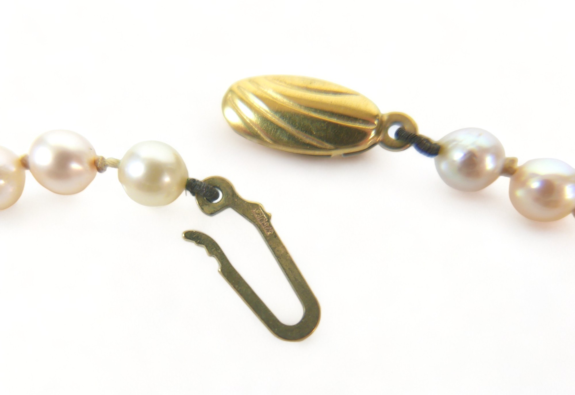 A pearl necklace, with 9ct gold clasp, single string of individually knotted evenly sized pearls, - Image 4 of 5