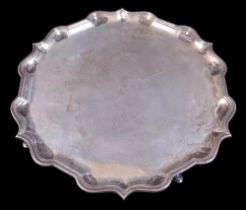 A Garrard & Co Ltd silver tray, on four pad feet with shaped pie crust edge, Sheffield 1967, 36cm