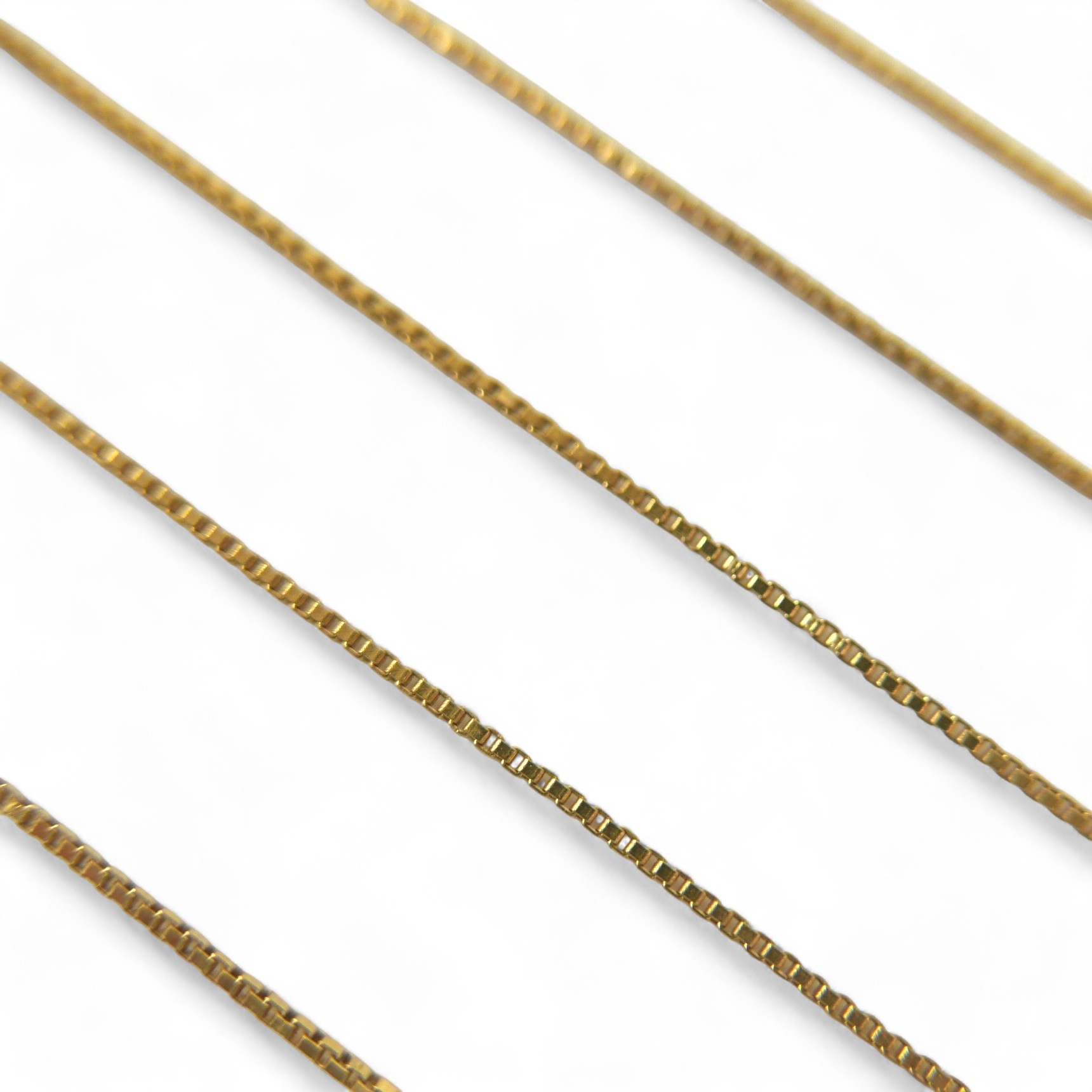 An 18ct yellow gold necklace, 3.6g, 60cm long by 0.8mm. - Image 2 of 3