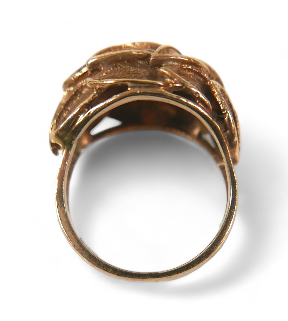 A 9ct yellow gold leaf ring, size N/O, 6.6g - Image 3 of 7