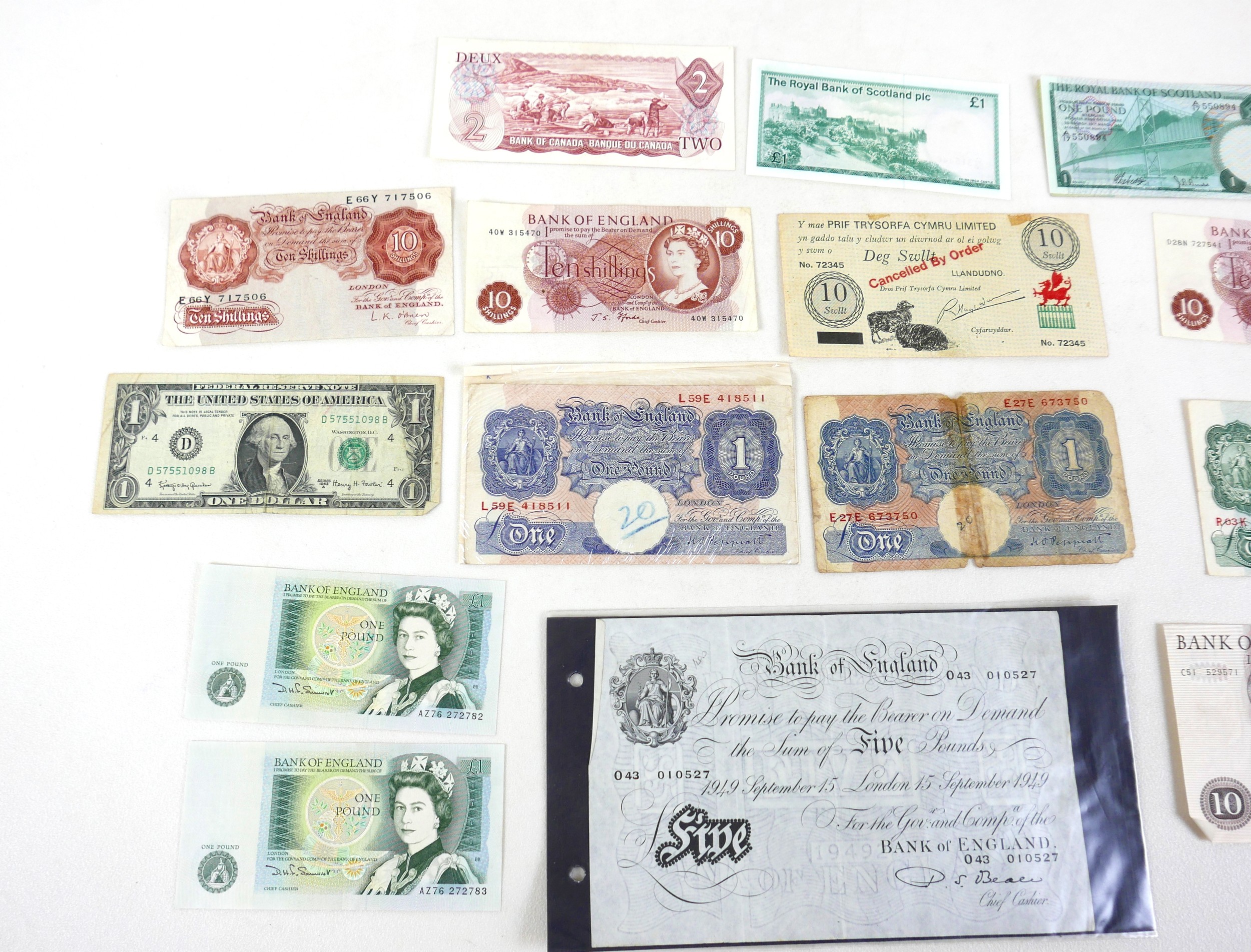 A group of notes and coins, comprising a white £5 note Beale Chief Cashier, 043 010527, dated 15th - Image 3 of 5