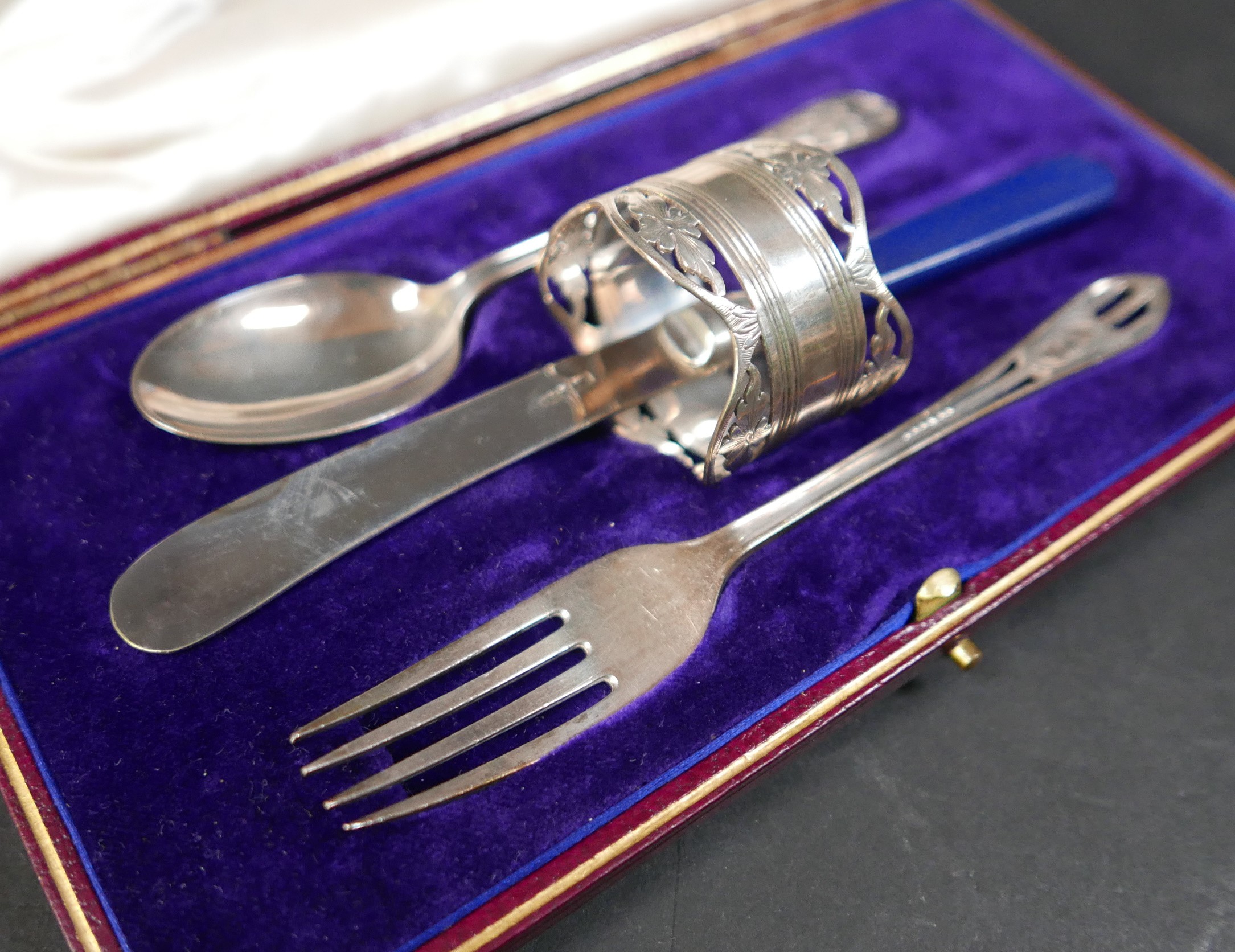 A boxed silver christening set with replacement plated knife, Goldsmiths and Silversmiths Co, London - Image 2 of 8