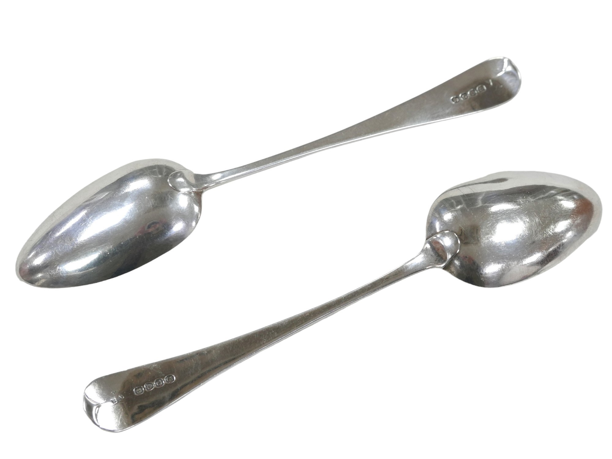 A pair of George III old English pattern silver table spoons, both with a 'B' monogram to each - Bild 2 aus 3