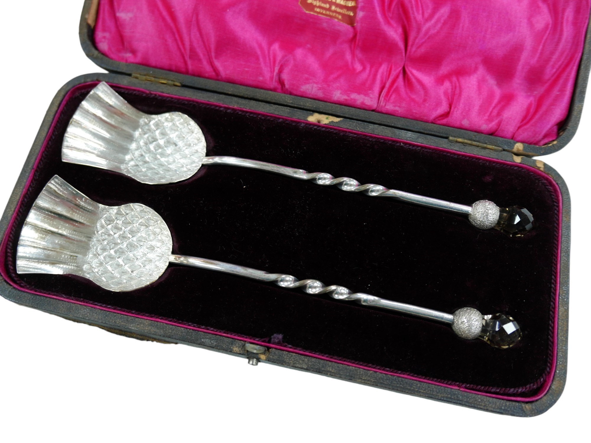 A group of Victorian and later silver, including a cased pair of Victorian silver serving spoons - Image 2 of 3