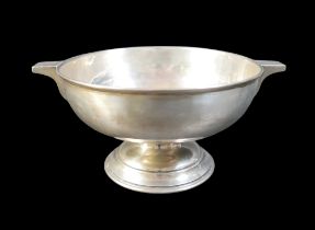 A silver twin handled footed bowl, Sheffield 1922/23 James Dixon and Sons, 641g/20.6 troy oz. 26