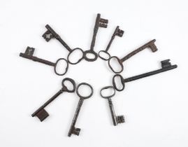 A GROUP OF NINE ENGLISH STEEL KEYS (9)