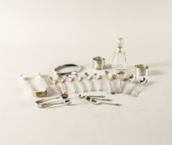 A GROUP OF SILVER AND FOREIGN WARES (19)