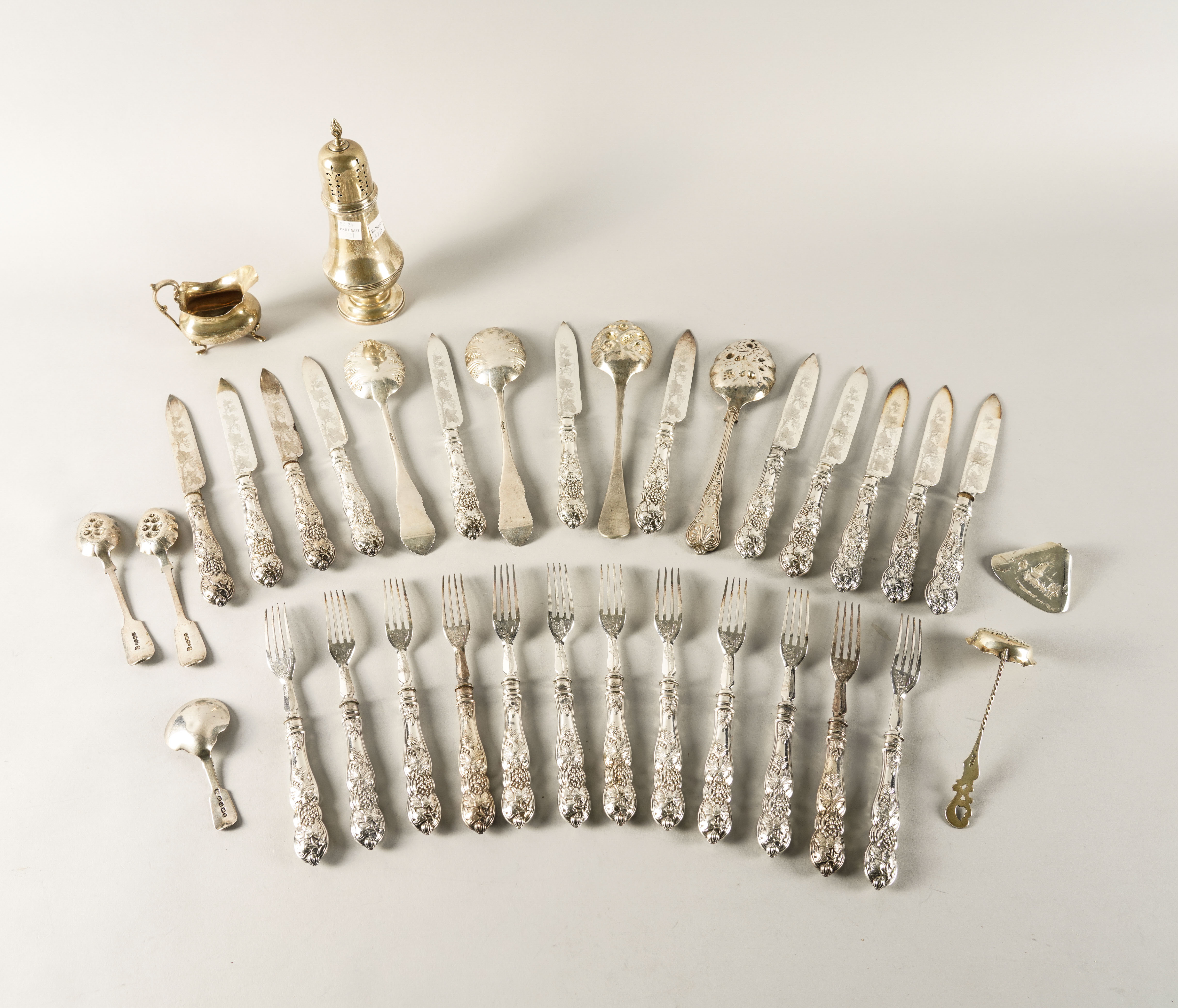 A GROUP OF SILVER, FOREIGN AND PLATED WARES (QTY) - Image 2 of 4