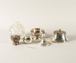 A GROUP OF SILVER AND SILVER MOUNTED WARES (5)