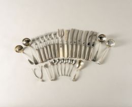 A GROUP OF SILVER, SILVER MOUNTED AND PLATED FLATWARE (26)