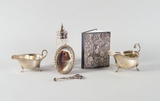A GROUP OF SILVER AND SILVER MOUNTED WARES (6)