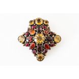 ATTRIBUTED TO DORRIE NOSSITER: AN EARLY 20TH CENTURY GEMSET CLIP BROOCH