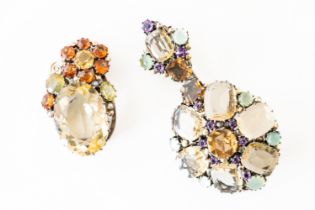 TWO GEMSET BROOCHES (2)