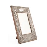 A SILVER MOUNTED OAK RECTANGULAR ART NOUVEAU PHOTOGRAPH FRAME