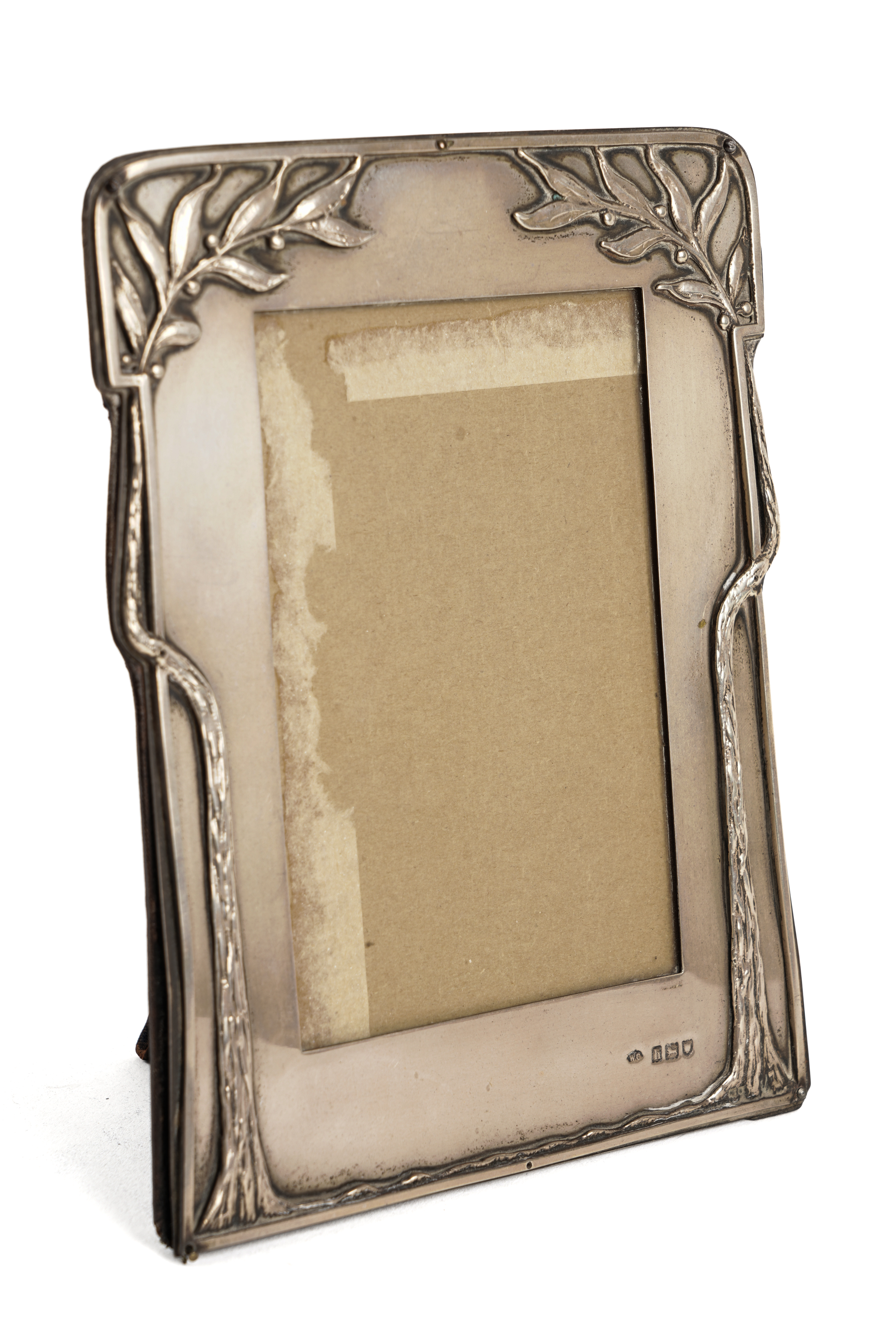 A SILVER MOUNTED SHAPED RECTANGULAR ART NOUVEAU PHOTOGRAPH FRAME