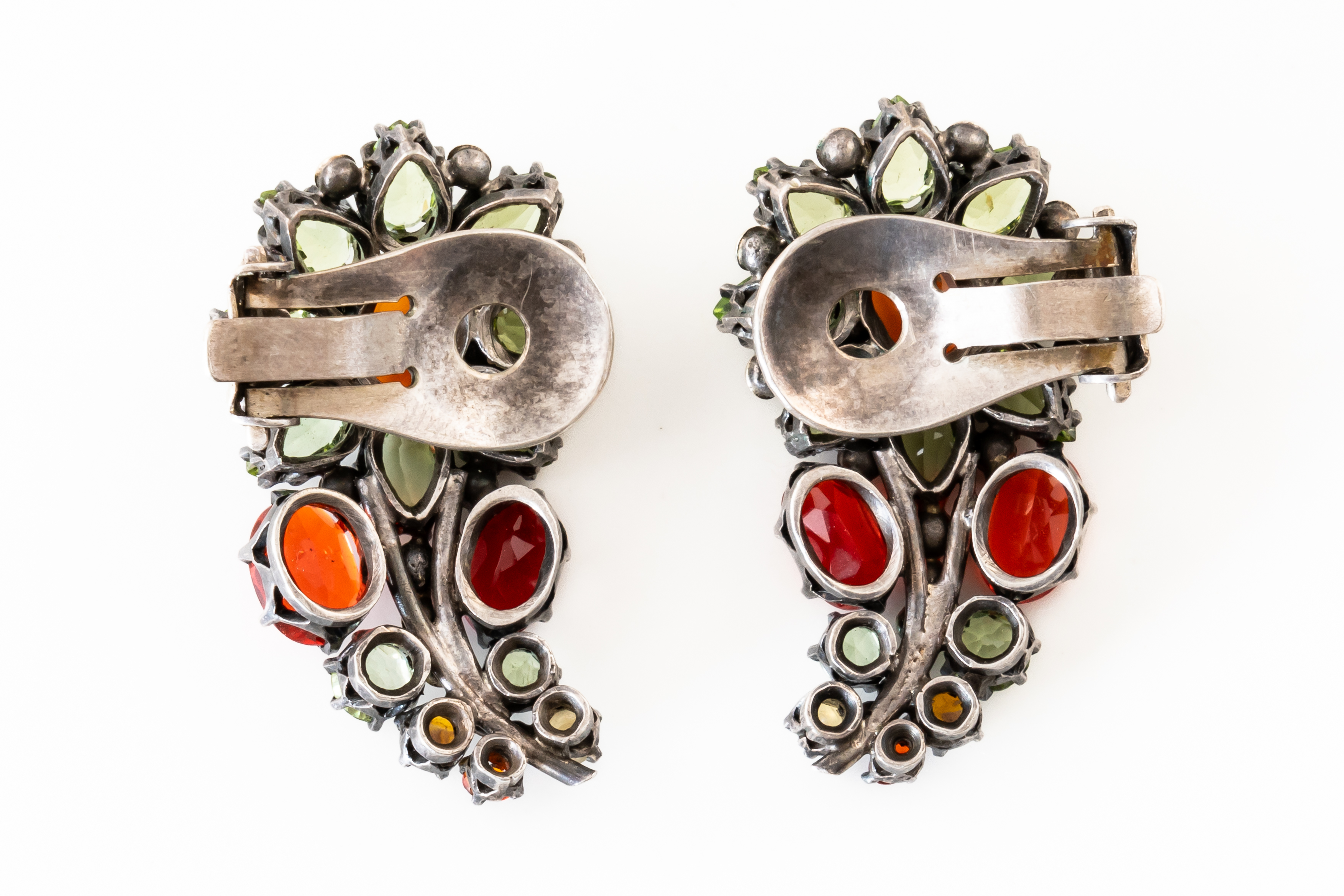 ATTRIBUTED TO DORRIE NOSSITER: A PAIR OF GEMSET EARRINGS (2) - Image 2 of 2