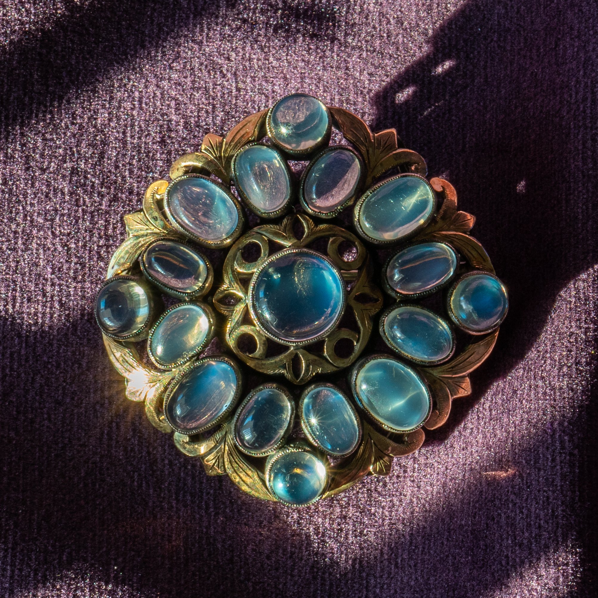 SIBYL DUNLOP - A MOONSTONE BROOCH - Image 2 of 4