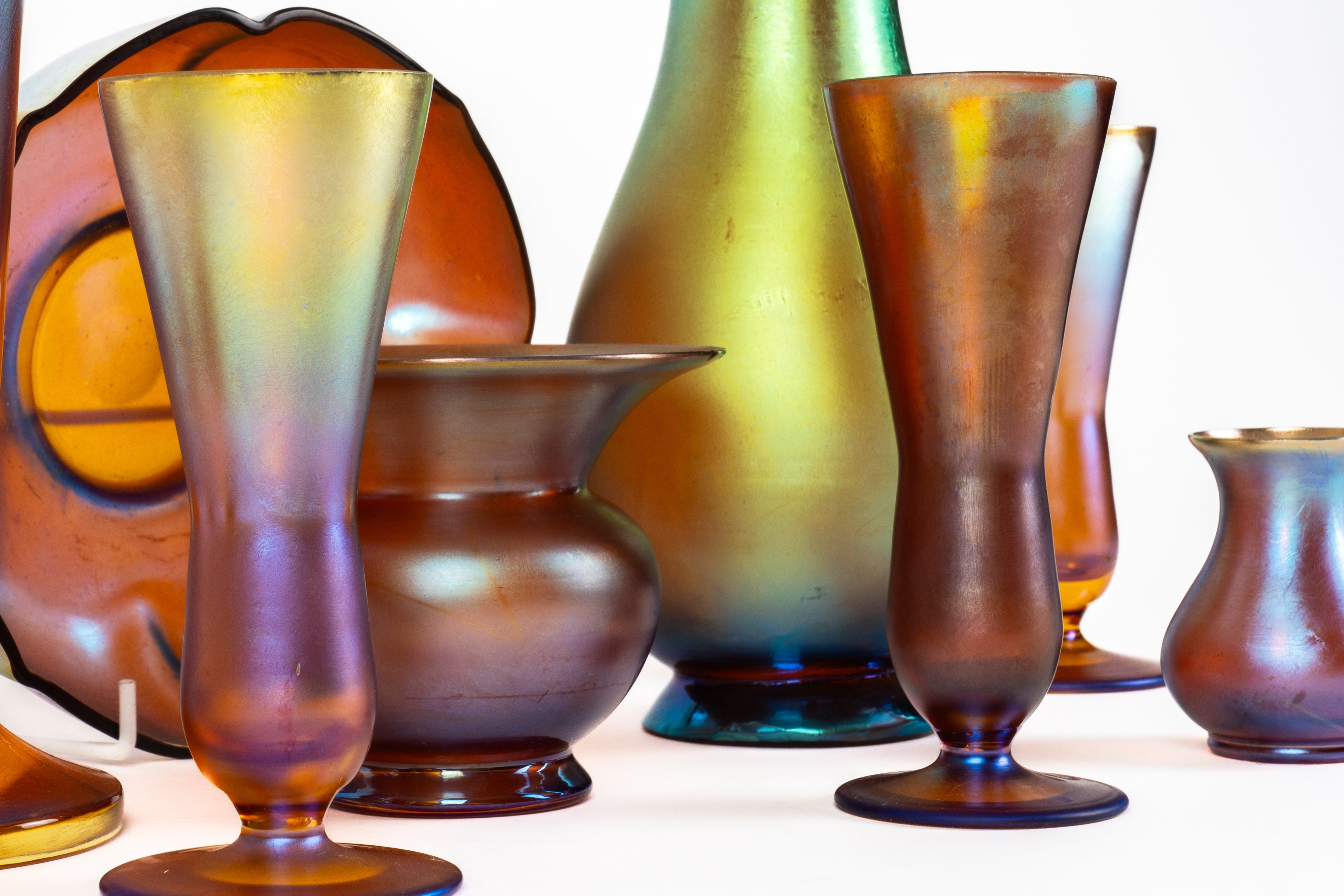 A GROUP OF TEN PIECES OF IRIDESCENT GLASS (10) - Image 3 of 3
