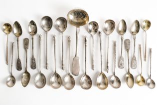 A GROUP OF RUSSIAN FLATWARE (22)