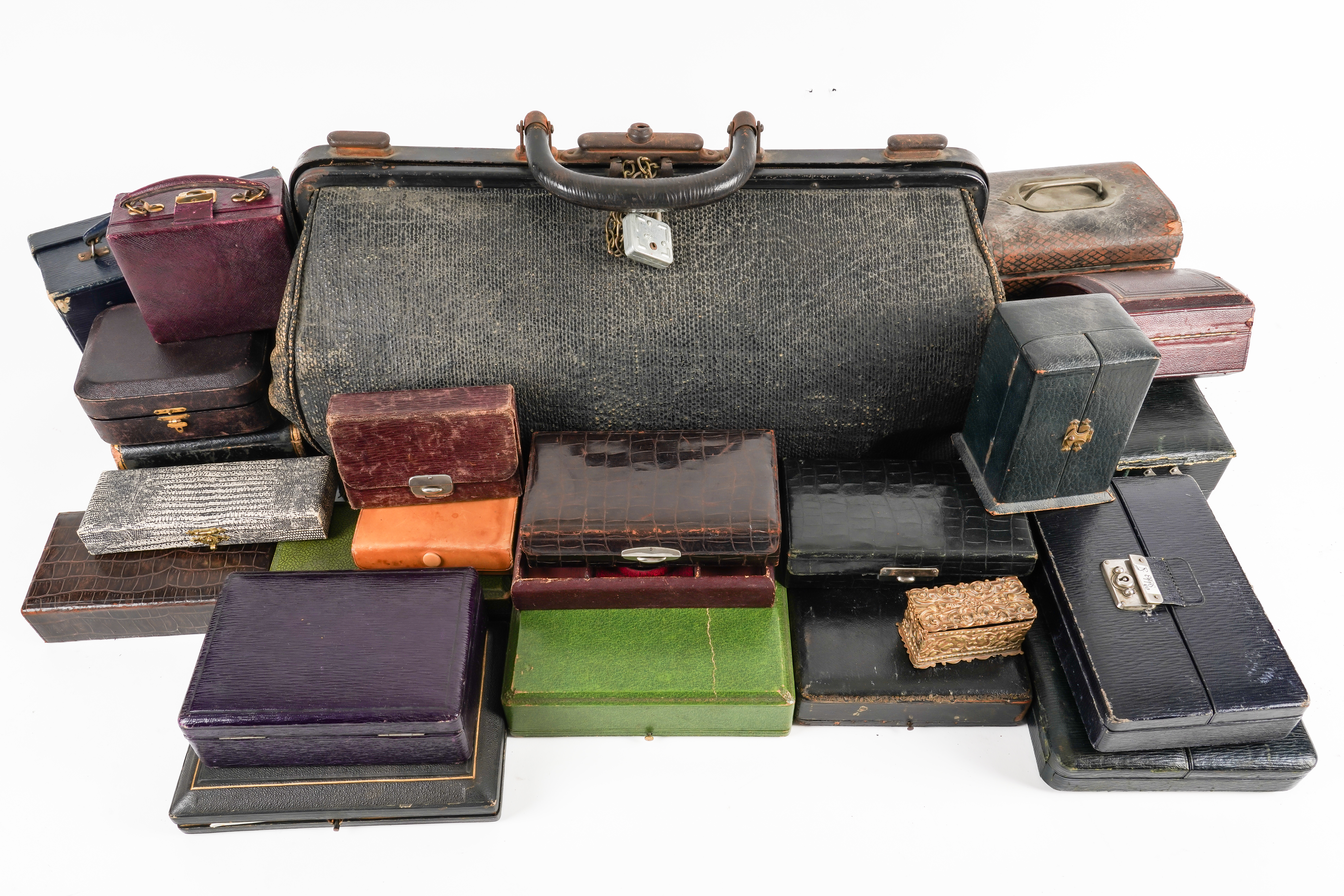 A GROUP OF VARIOUS ANTIQUE LEATHER JEWELLERY BOXES (QTY)