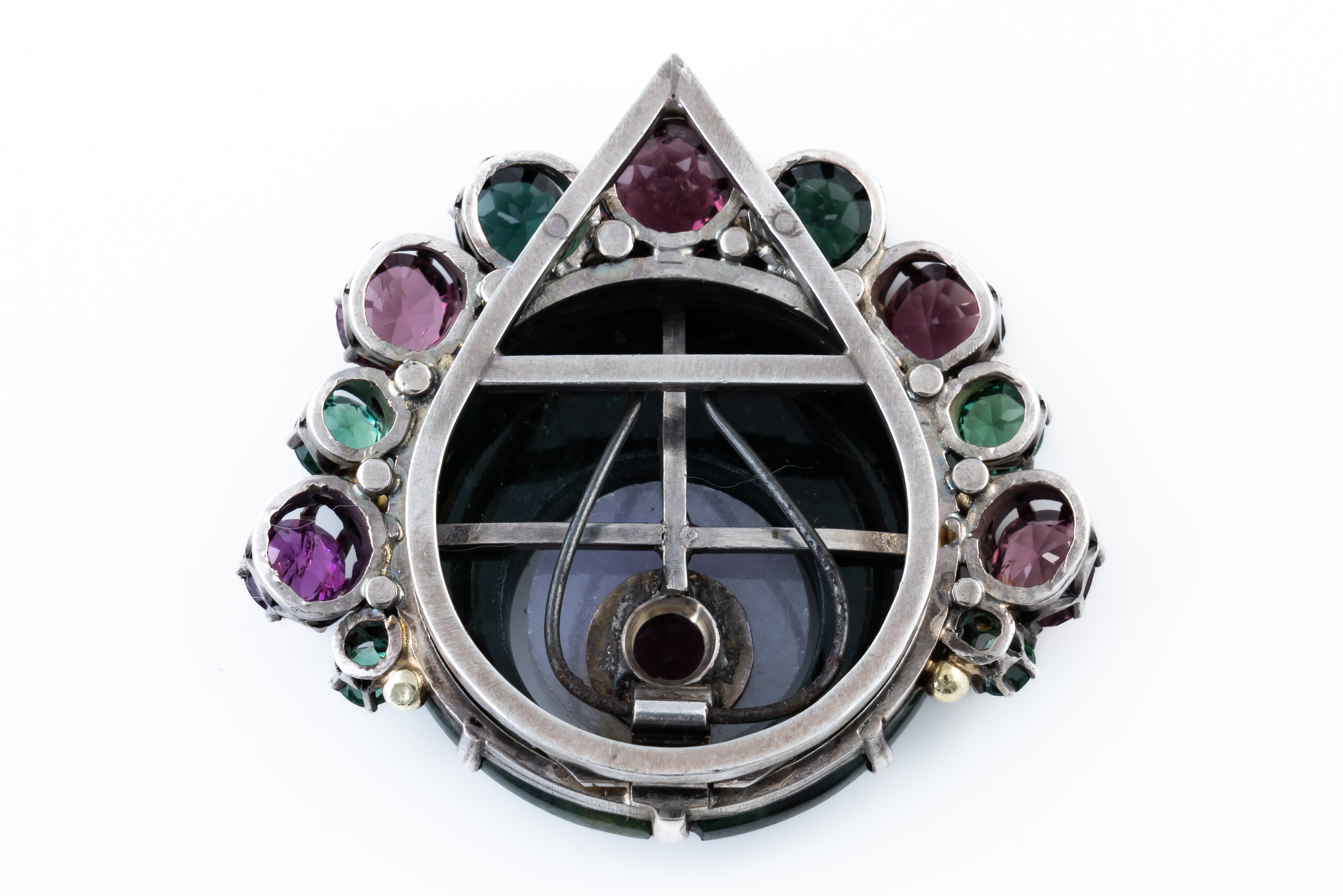 ATTRIBUTED TO DORRIE NOSSITER: A GEMSET CLIP BROOCH - Image 2 of 2