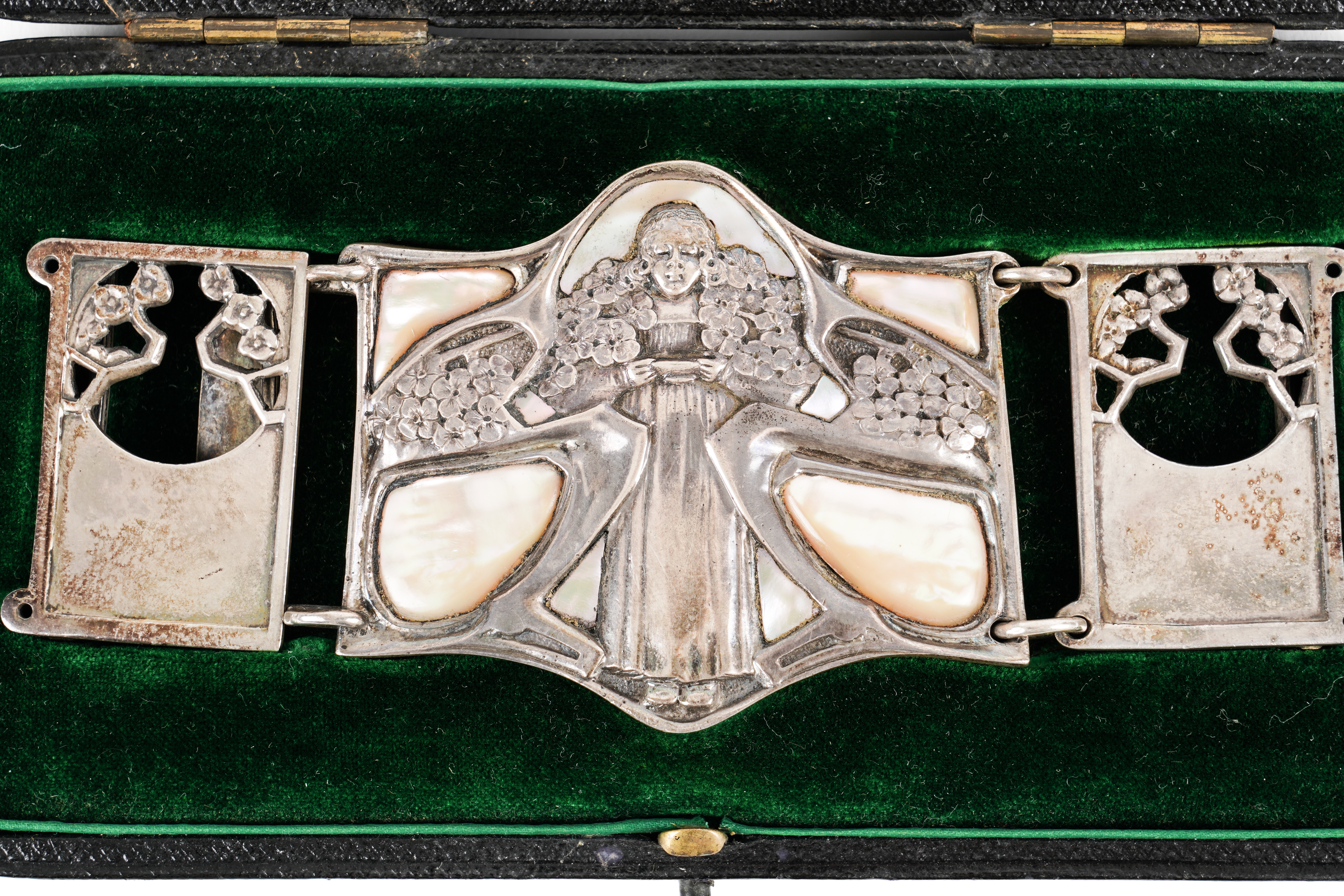 KATE HARRIS FOR HUTTON & SONS; A SILVER AND MOTHER-OF-PEARL THREE PIECE WAISTBELT BUCKLE - Image 4 of 5