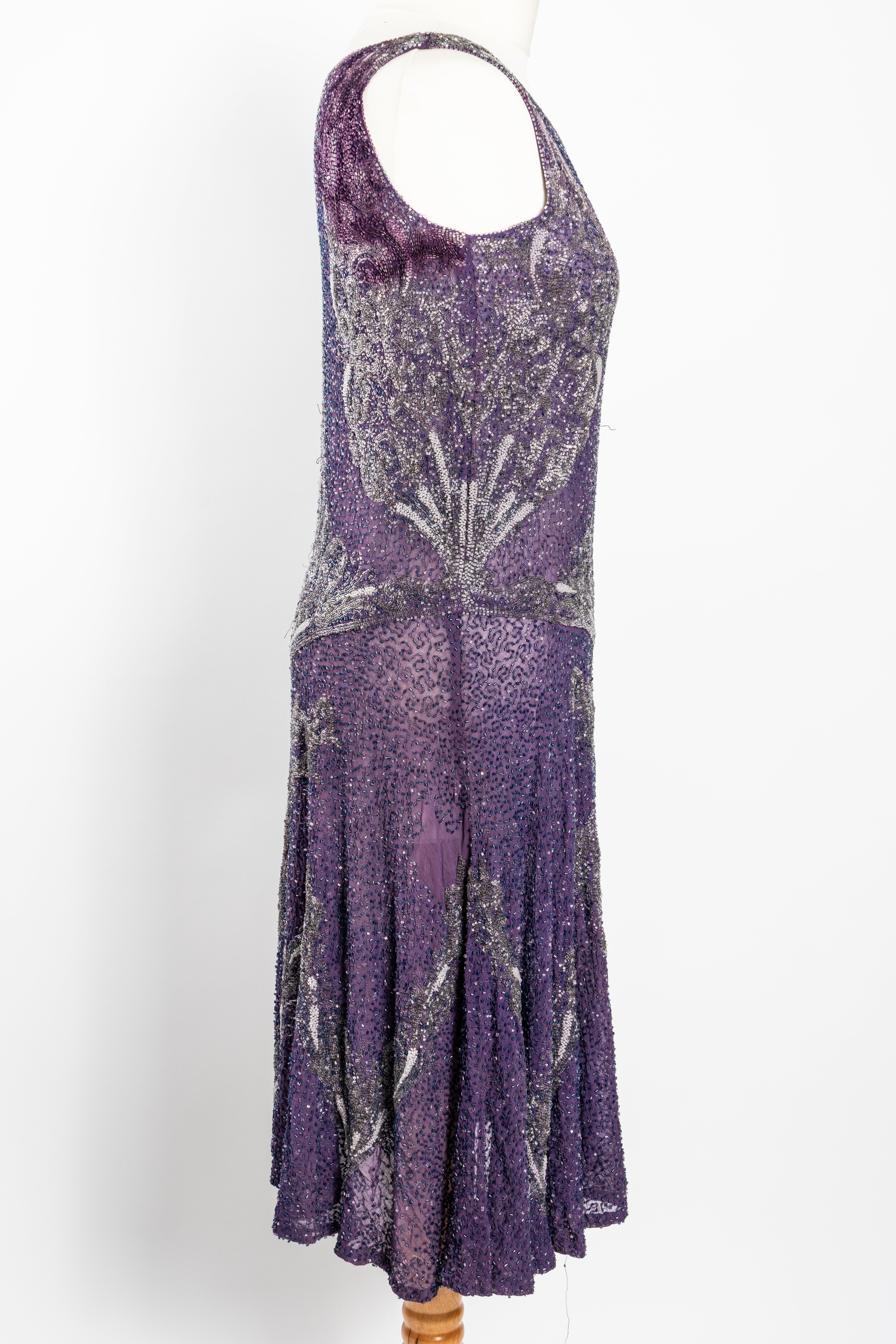 AN ART DECO PURPLE CHIFFON AND BEADED FLAPPER DRESS - Image 5 of 14