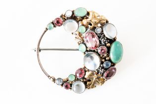 ATTRIBUTED TO DORRIE NOSSITER: A GEMSET BROOCH